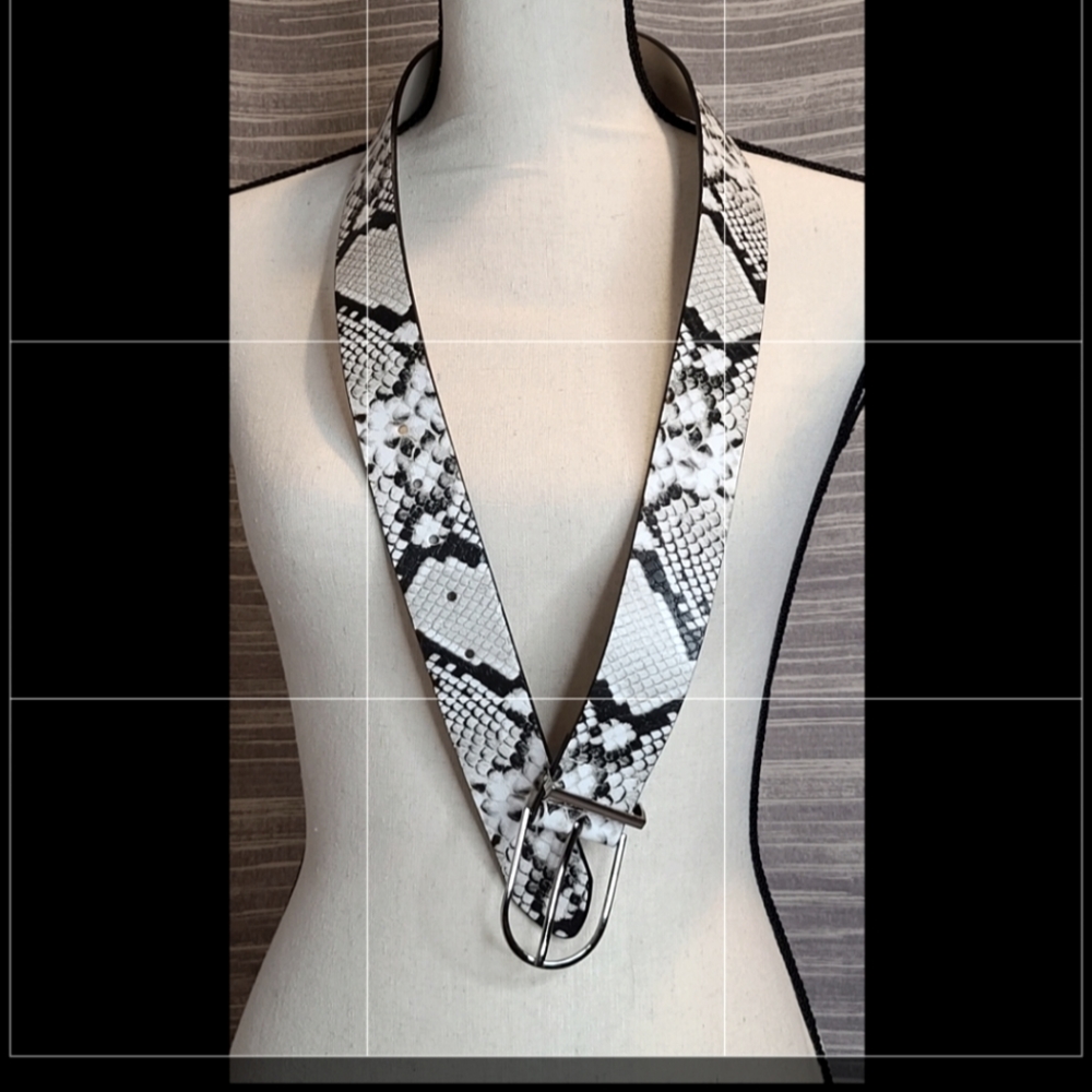 Ann Taylor Black & White Snakeskin Belt in Medium